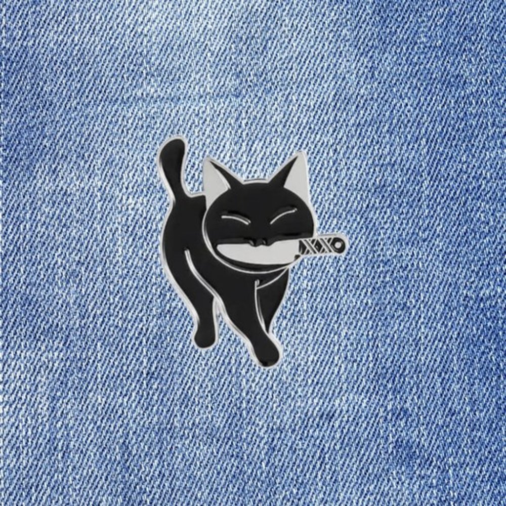 Enamel Pin Black Cat with Knife - Perfect Spooky Accessory